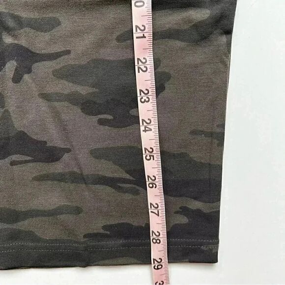 Sanctuary Camo Print Ponte Pencil Skirt Size X-Small NWT - Picture 5 of 6